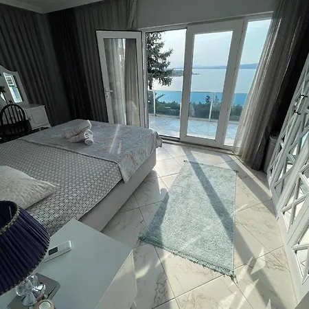 White Rose Jakuzili Ve Isitma Havuzlu *