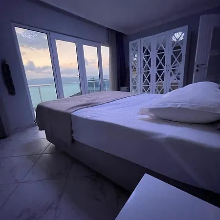Villa White Rose Jakuzili Ve Isitma Havuzlu