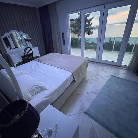 White Rose Jakuzili Ve Isitma Havuzlu