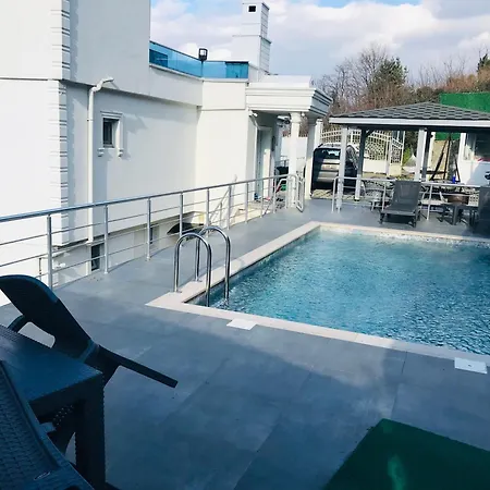 White Rose Jakuzili Ve Isitma Havuzlu *